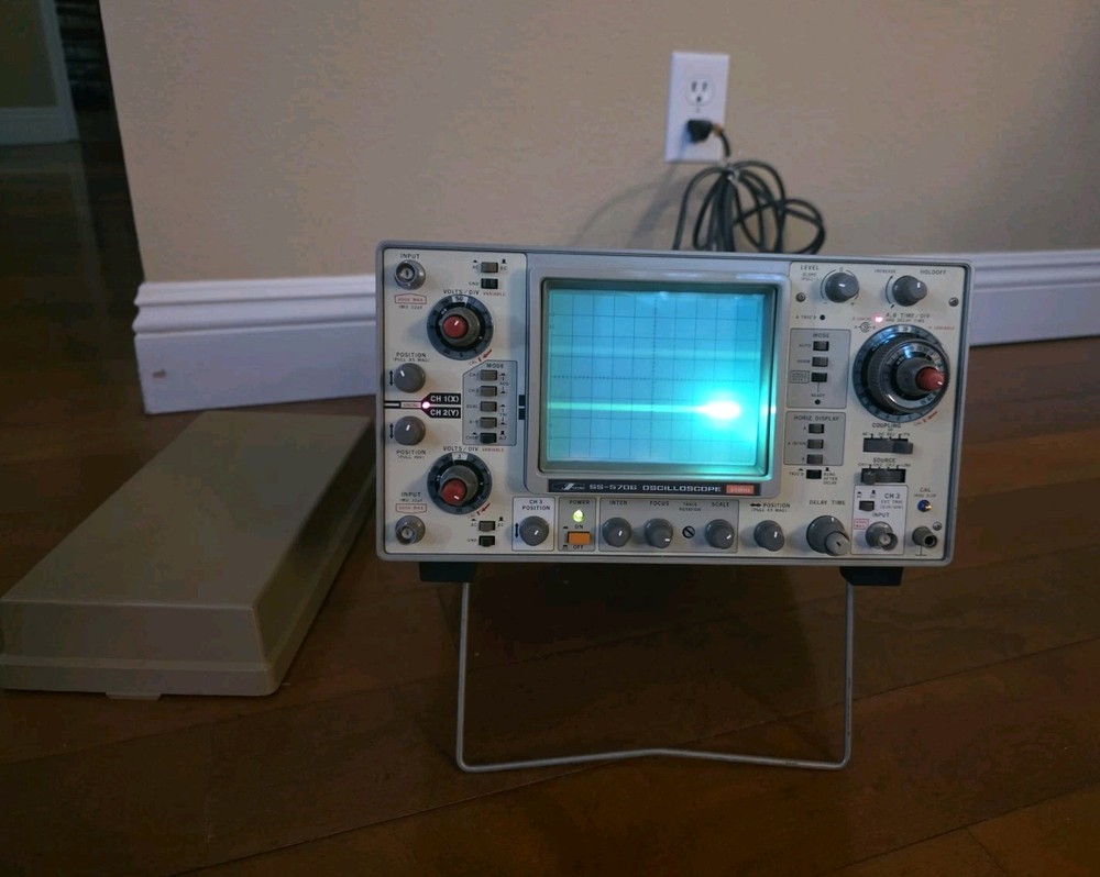 Iwatsu SS-5706 Analog Oscilloscope