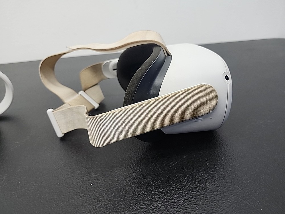 Meta Oculus Quest 2 128GB Standalone VR Headset - White (Stained Headstrap)