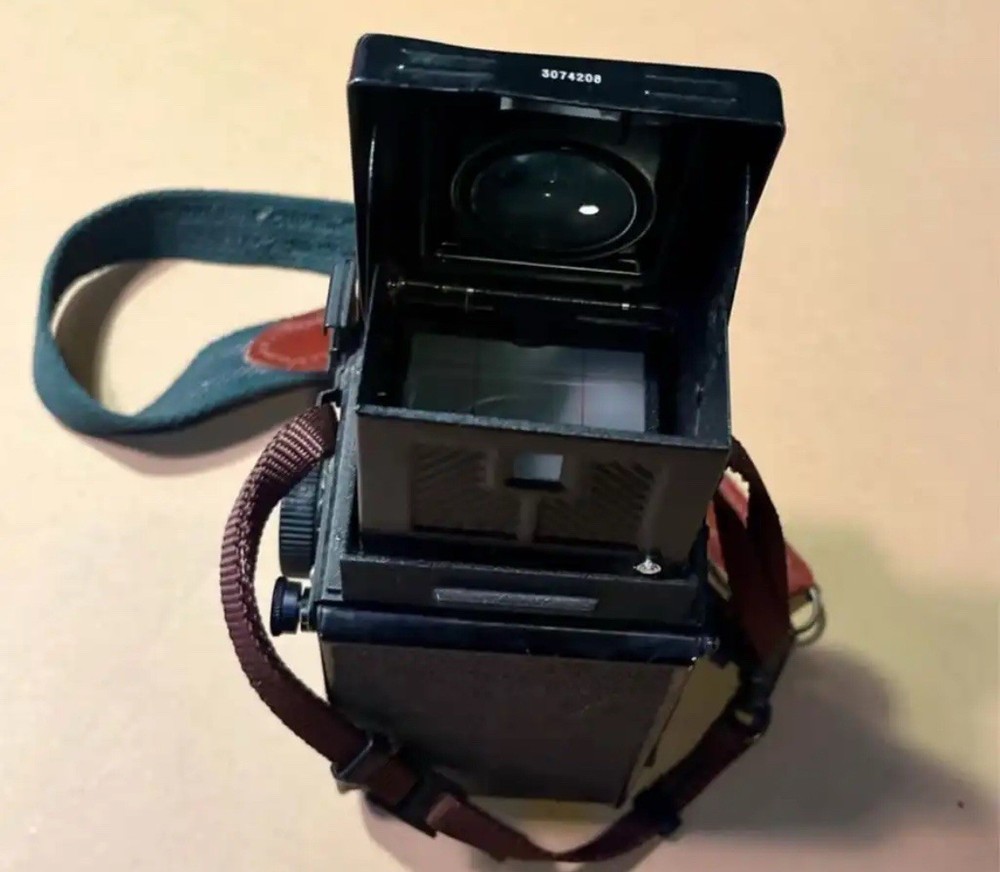 Yashica Mat-124G Twin Lens Reflex camera