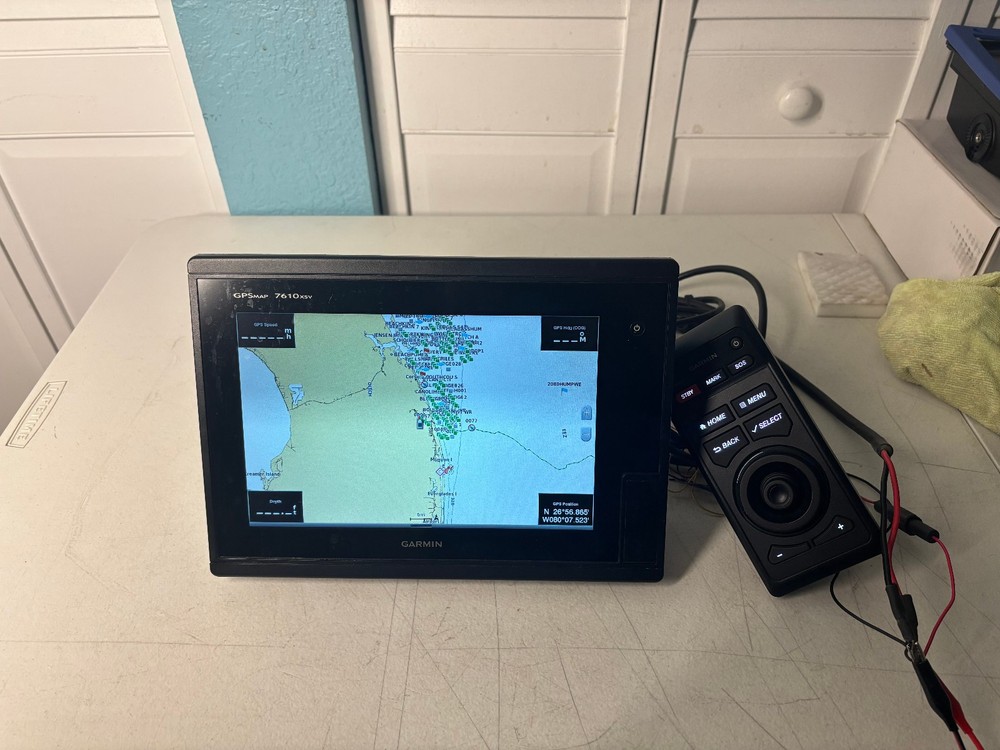 Garmin GPSMAP 7610xsv – 10” Touchscreen Chartplotter w/ Grid Remote *READ*