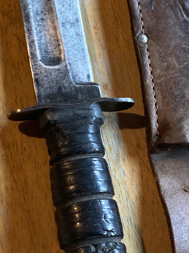 WWII US Fighting Knife, leather scabbard 6 3/4” blade
