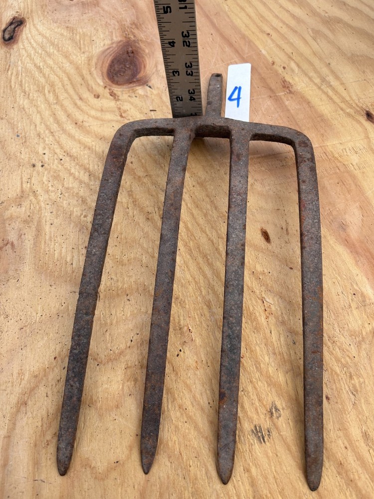 Fork Rake Head 4 Thines Rusty Rustic no handle Original Vintage Primitive Metal