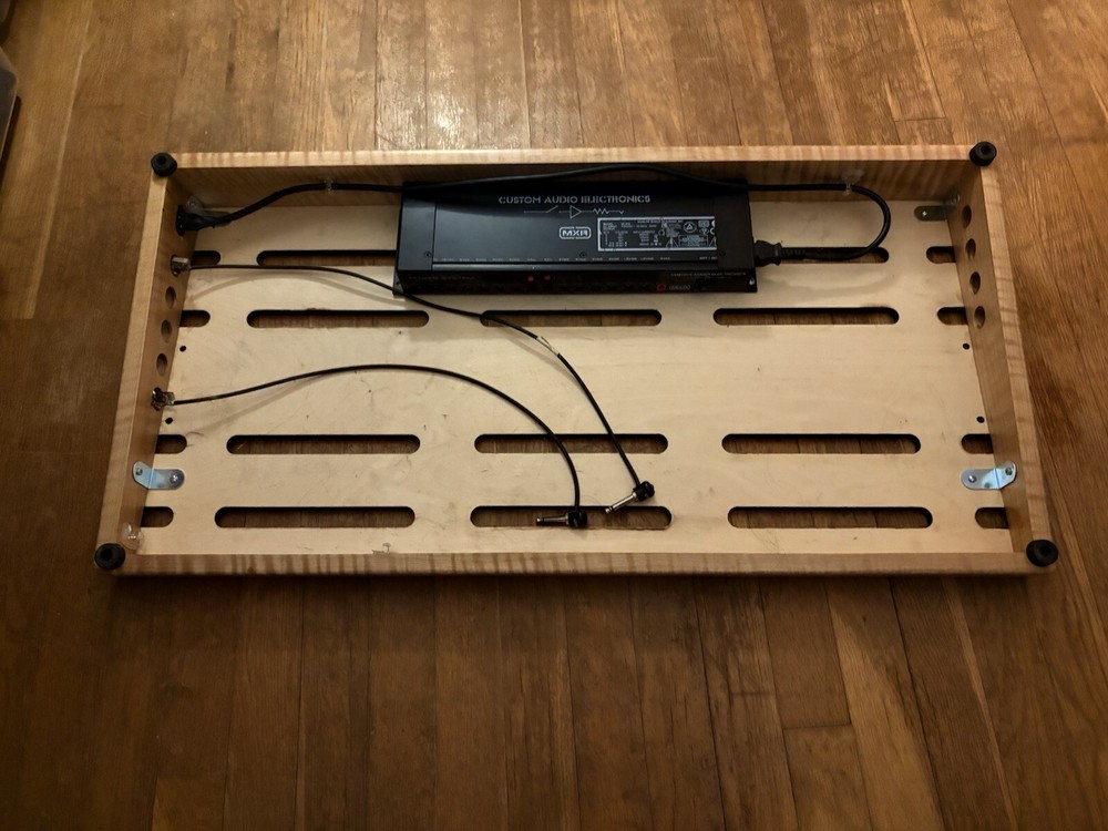 Custom 16 power channel pedal board
