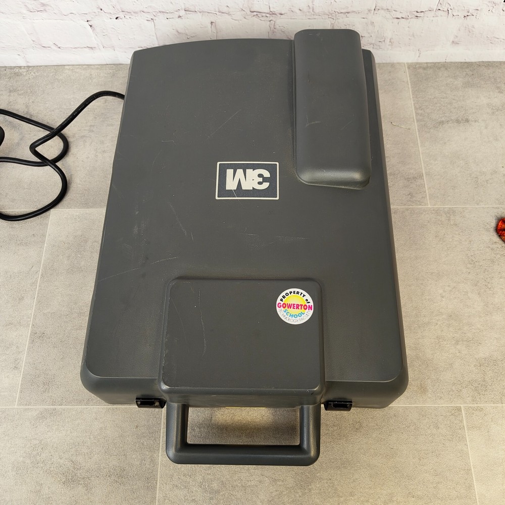 3M Quantum Portable Overhead Projector 2770 Grey Hard Shell High Resolution