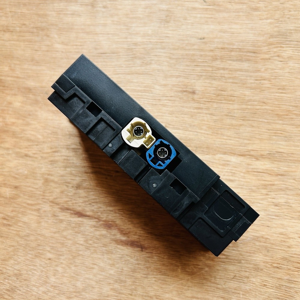 Genuine Mercedes OEM card reader USB connection module unit socket A2138200400