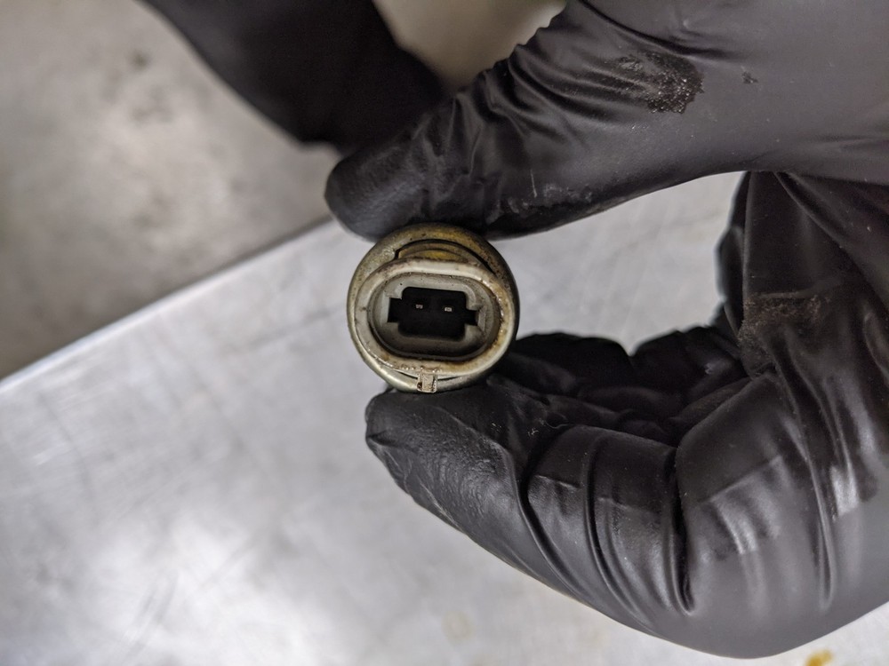 Intake Variable Valve Timing Solenoid From 2011 Chevrolet Equinox 2.4