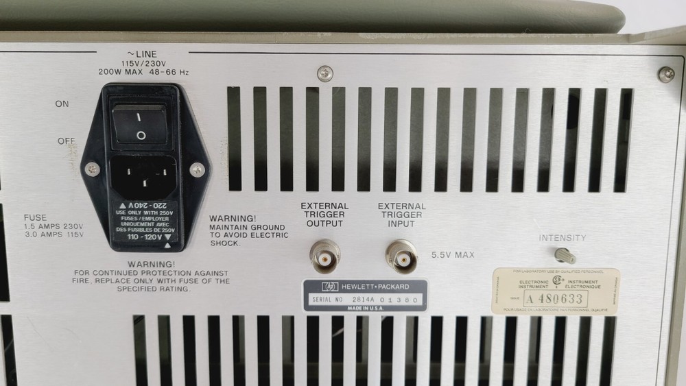 Hewlett Packard (HP) 1651A Logic Analyzer with Data Cables and Disc