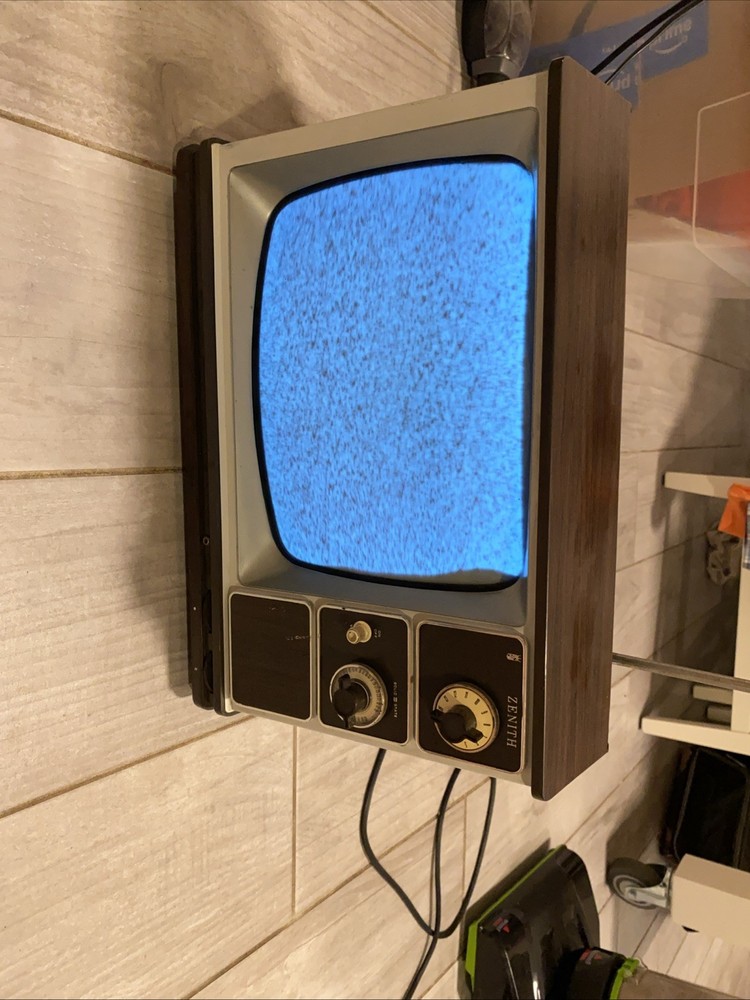 1976 Zenith 12” Solid State Television  Retro Gaming