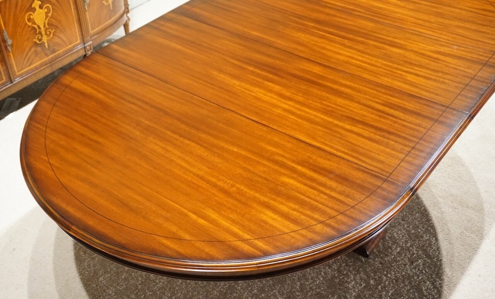 Beautiful 7' transitional Mahogany oval round dining Kitchen table