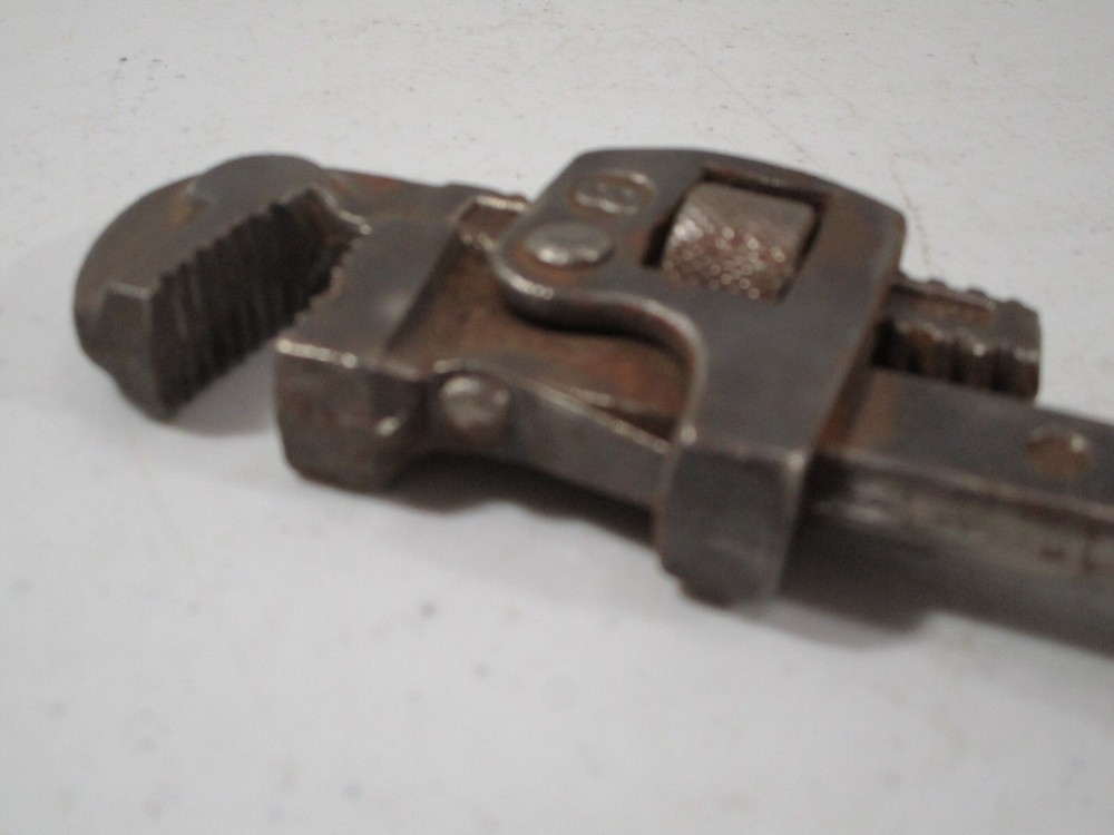 VINTAGE STILLSON WOOD HANDLE 8" PIPE WRENCH