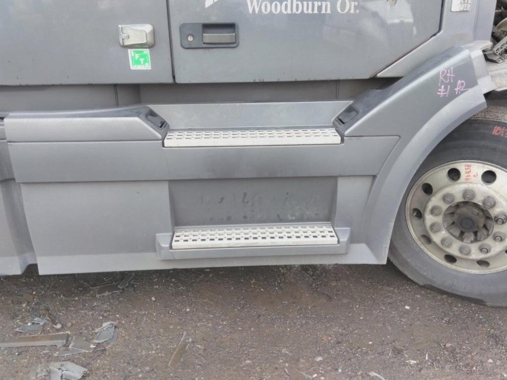 For 2014 VOLVO VNL SIDE FAIRING Right ,  OR