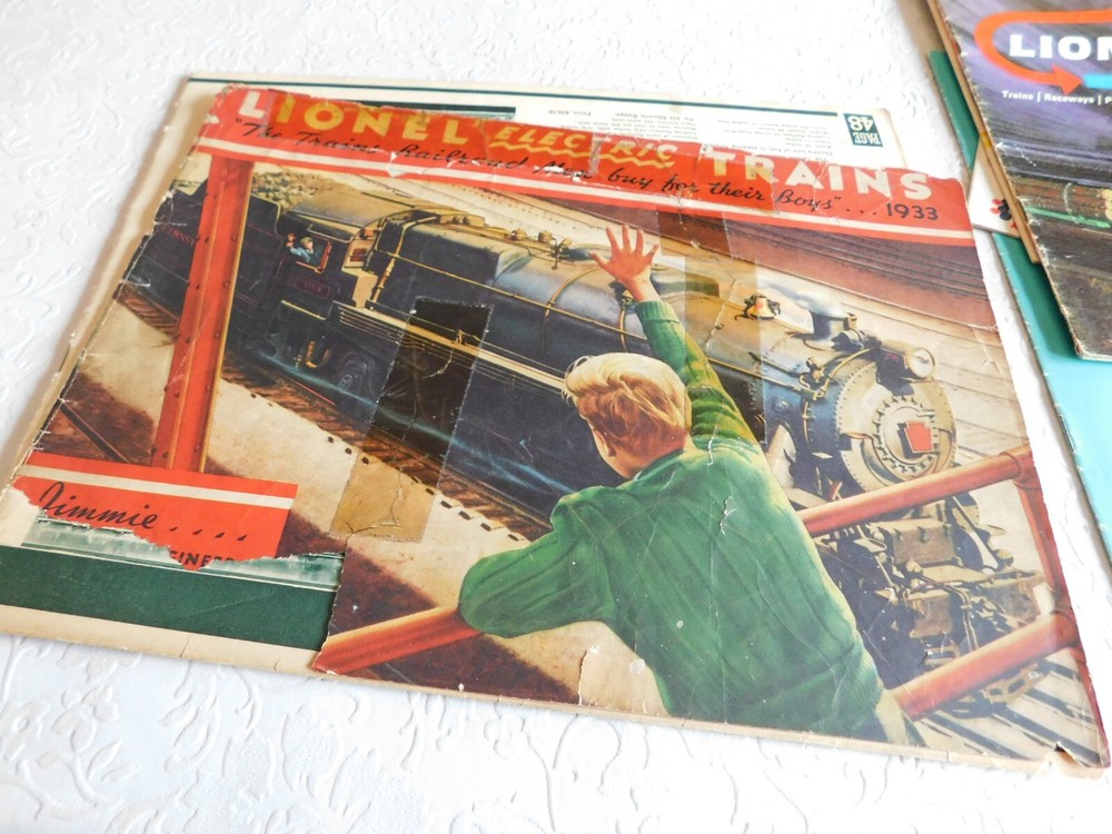 COLLECTIONOF LIONEL CATALOGS & POSTERS