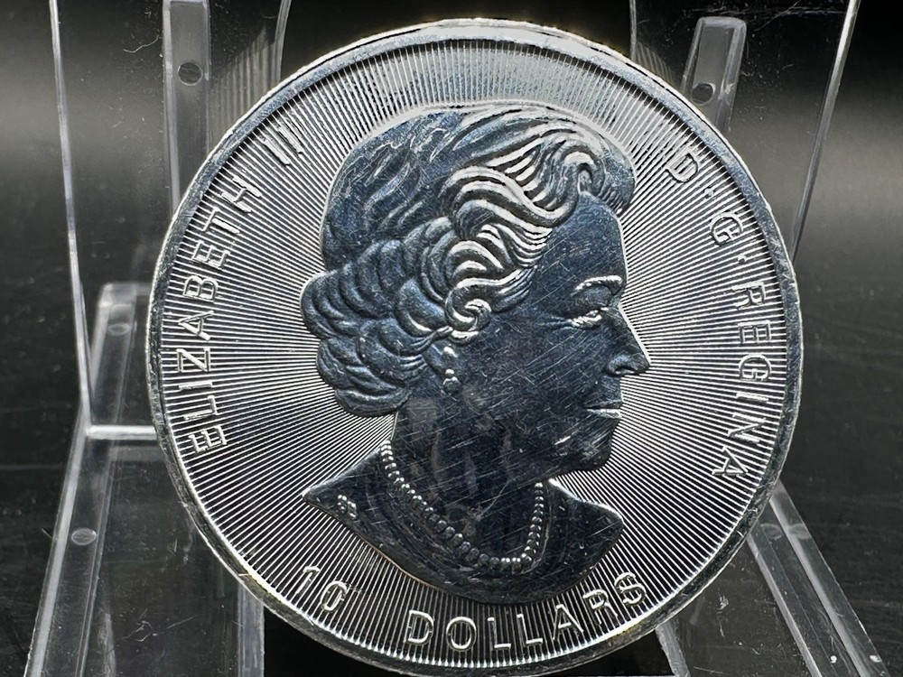 2021 2 oz silver maple leaf UNC Beautiful Coin!