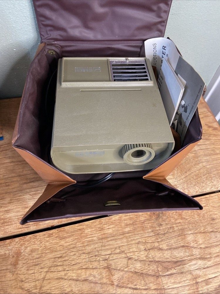 GAF View Master 30 Standard Projector 120V with case