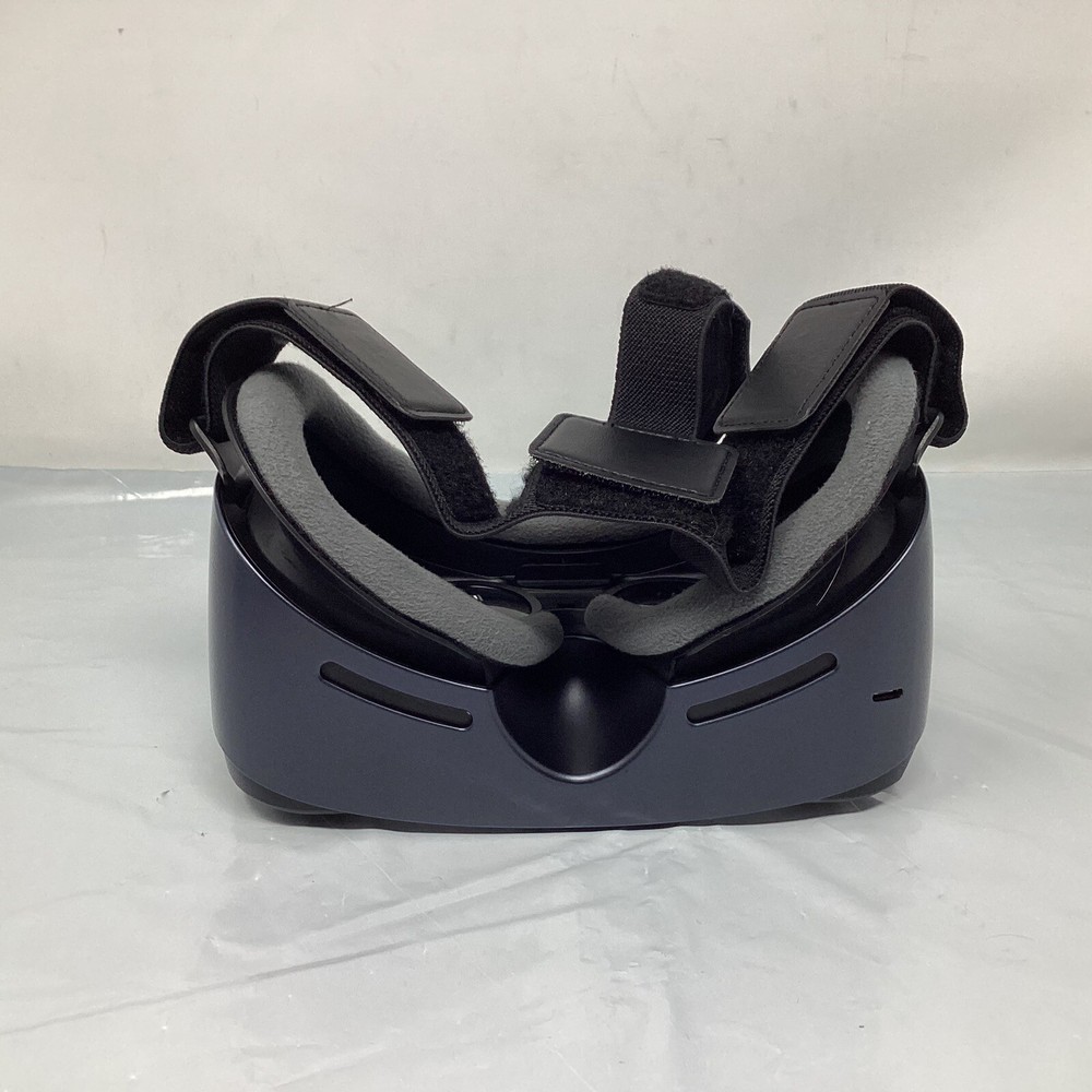 Samsung Gear VR With Controller Powered By Oculus
