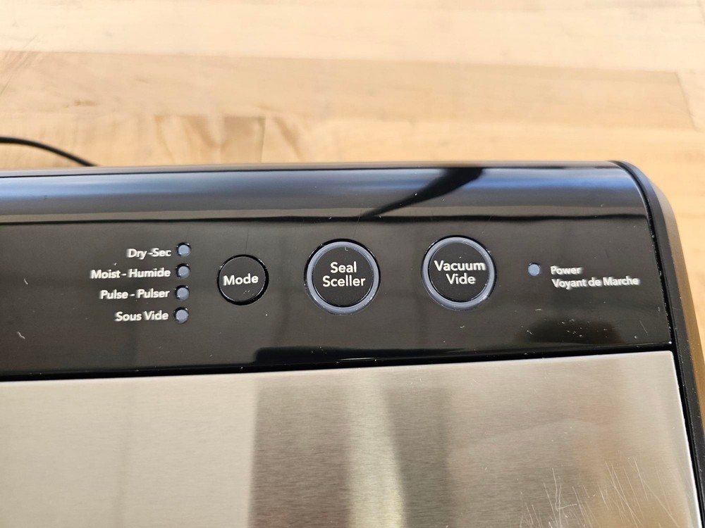 *DOES NOT WORK* FoodSaver Vacuum Sealing System Model FM2900