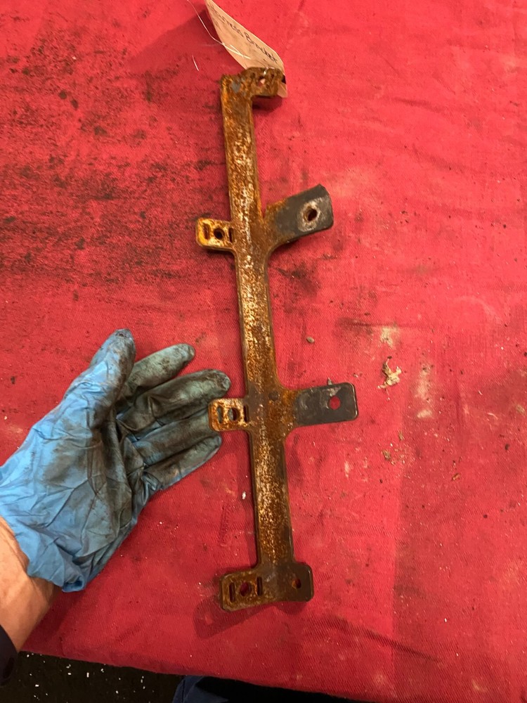 PACCAR MOUNT BRACKET SUPPORT Engine Harness Bracket P11-1221. Paccar
