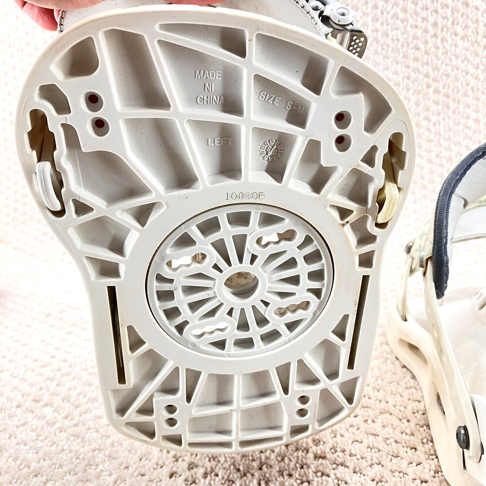 FORUM Snowboard Bindings Size S-M White Discs Hardware Screws Great Condition