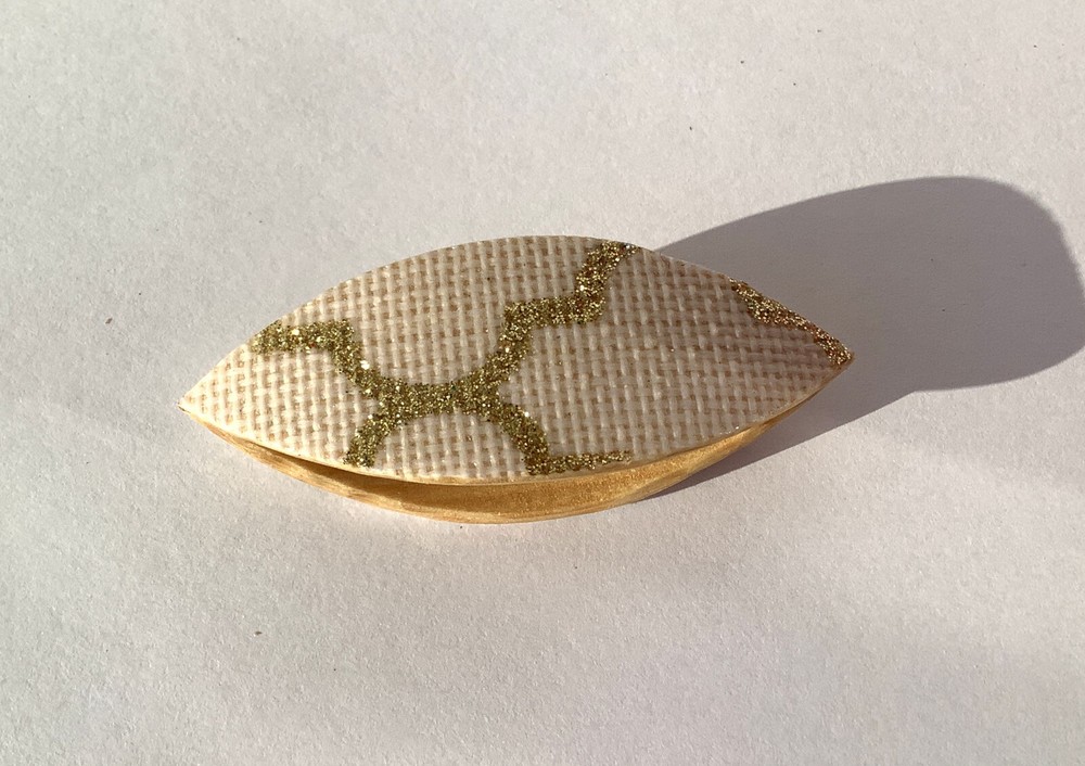 Tatting shuttle glittery gold 2.5" long