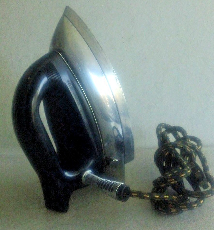 Vintage 1940’s Sunbeam Steam Ironmaster Model S-2, Good Working Condition