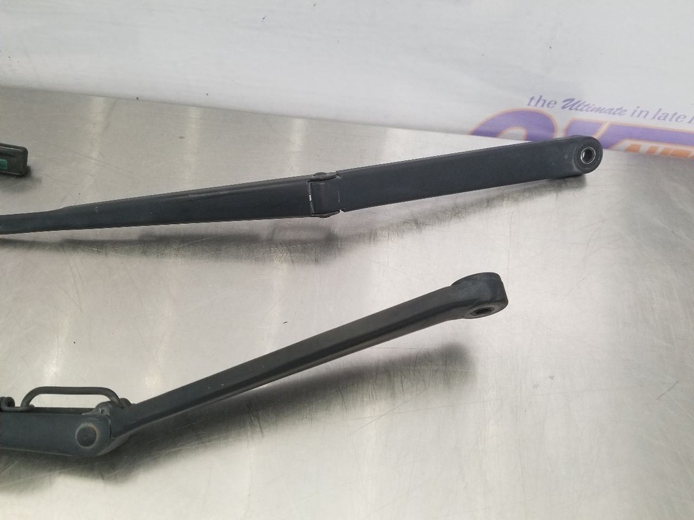 03 FORD TBIRD THUNDERBIRD WINDSHIELD WIPER ARM SET
