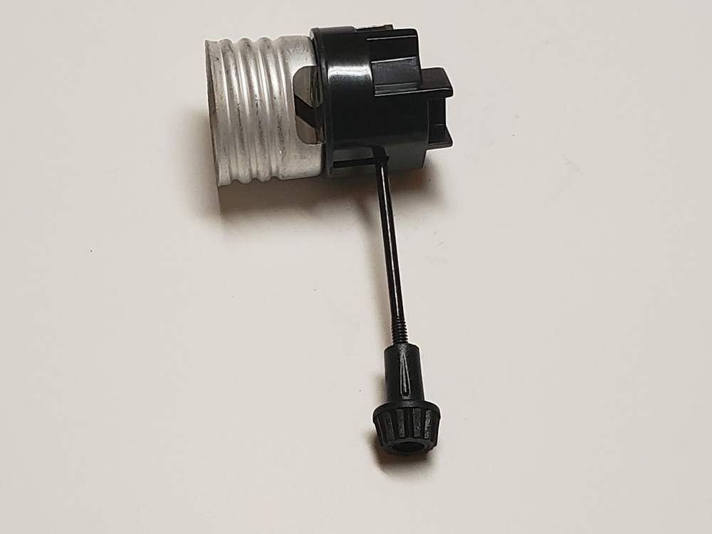 ON/OFF TURN KNOB MEDIUM E26 BASE SOCKET INTERIOR WITH 2" MANDREL NEW 48200JB