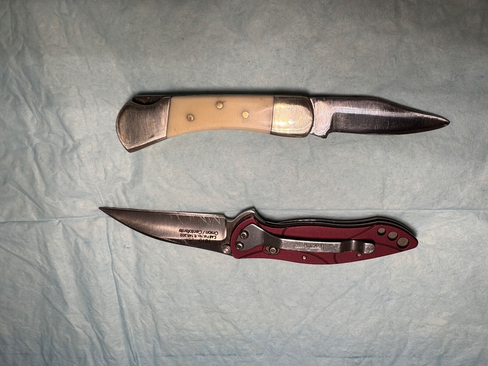 POCKET KNIFES, CONVENIENT, GOOD CONDITION, SO NICE, LIGHT.