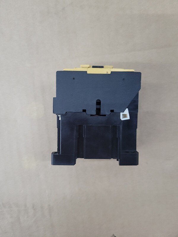 Allen Bradley Contactor 100-NX101D [USED]