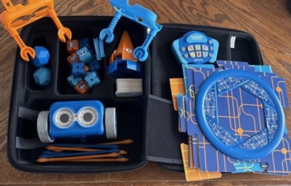 Botley 2.0 Activity Set - Case Included
