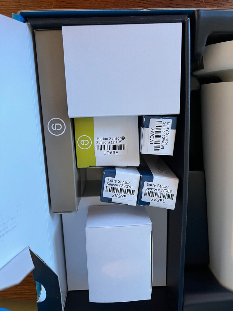 SimpliSafe Home Security System 7 PC Extra Original White New