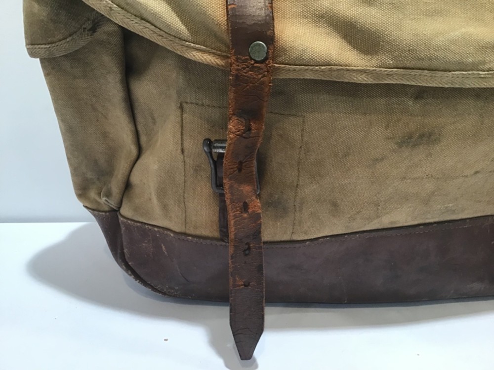 Private Purchase US Musette Bag w/ Leather Bottom