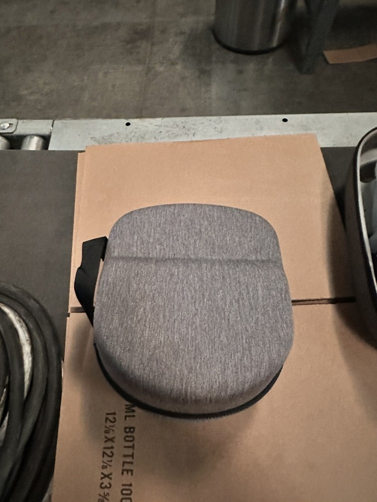 Meta Oculus Quest 2 (3010036901) Carrying Case for Lightweight, Portable...