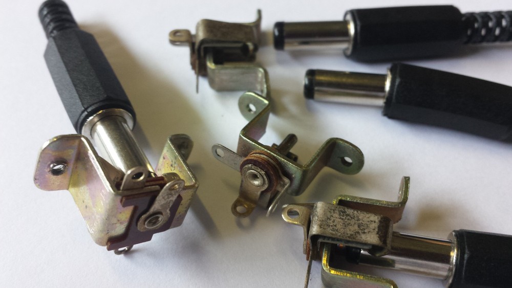 4 sets power supply plug power plug + socket low voltage 2.1 or 2.5/5.5mm