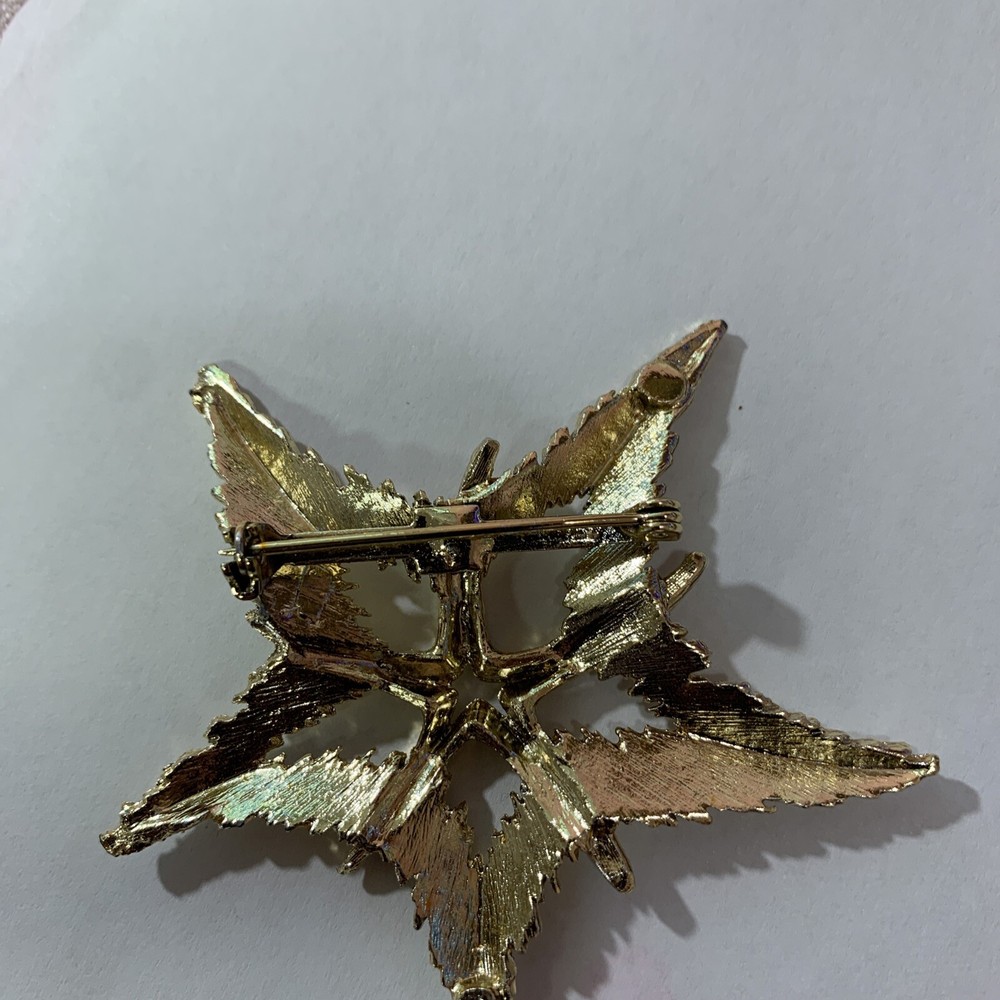 Gold Tone Leaf Design Pin Brooch