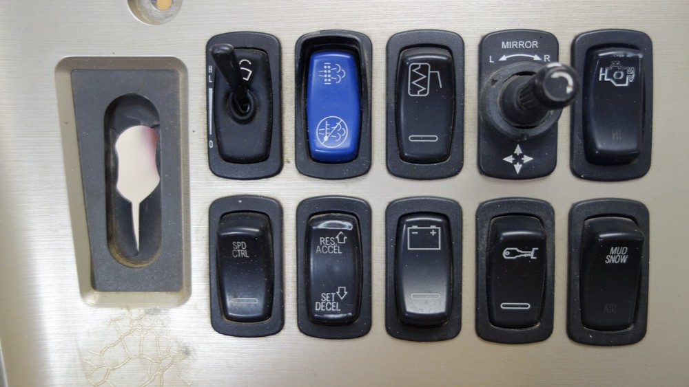 Mack Switch Panel 84mt5102m CXU613