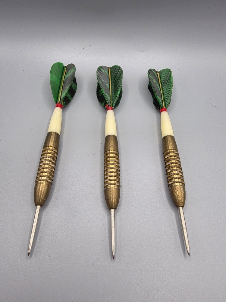 Vintage Unicorn Green/Black Feather Darts With Case- Code 03225