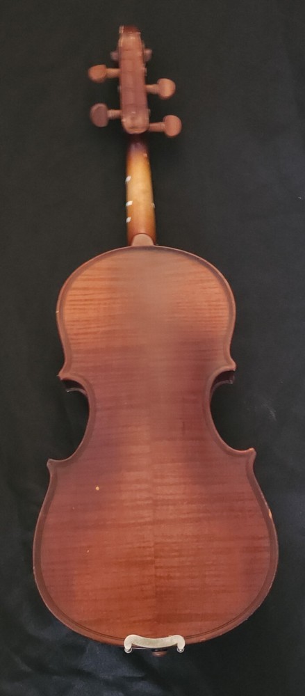 UNBRANDED 1/4 SIZED VIOLIN WITH CASE & BOW