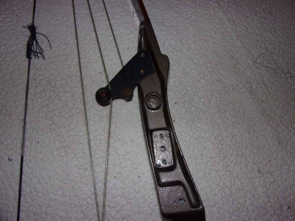Bear Whitetail Hunter Vintage Compound Bow