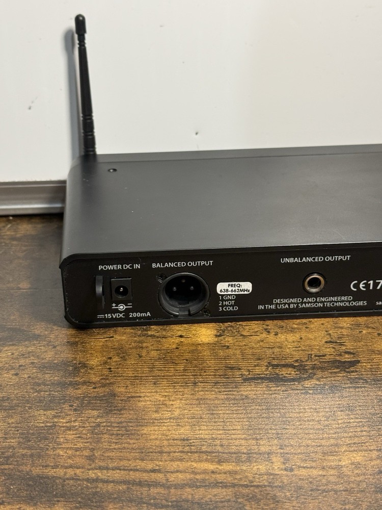 Samson CR88 Wireless Receiver w/samson cb88 transmitter & headset - Works Great!