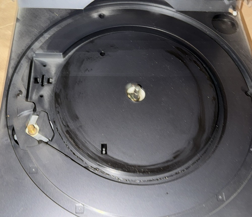 Hitachi HT-MD22 Turntable Record Player - Needs New Belt