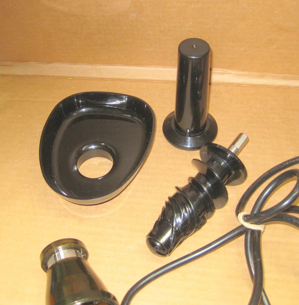 OMEGA CNC80S 200W Slow Speed Juicer - Silver - Missing some accessories TESTED