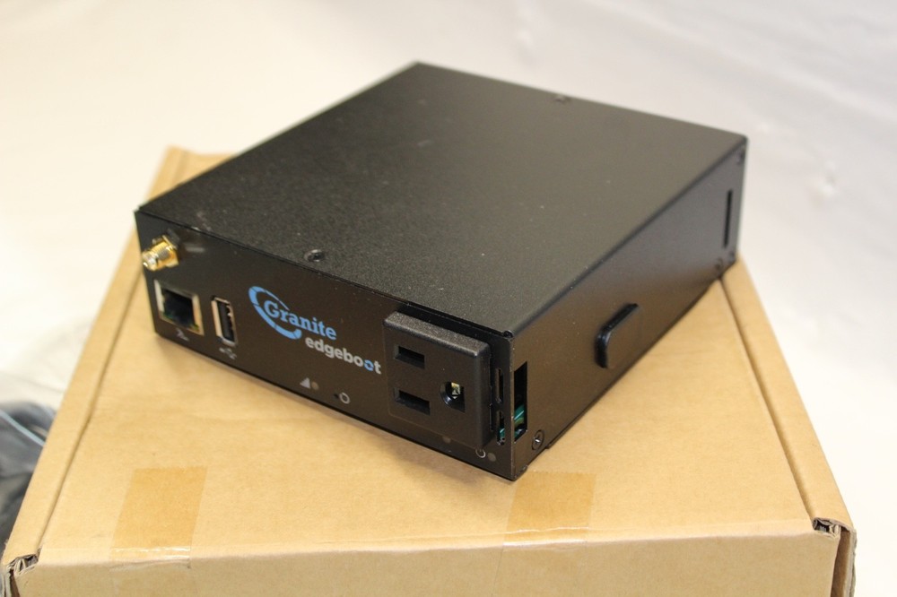Granite EdgeBoot 15A Ai-Powered PDU/Dock OBN Q31