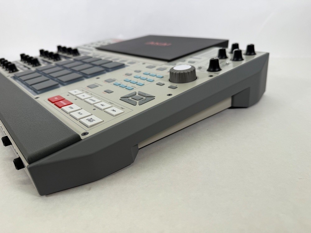 Akai Professional MPC X Standalone Sampler & Sequencer Special Edition