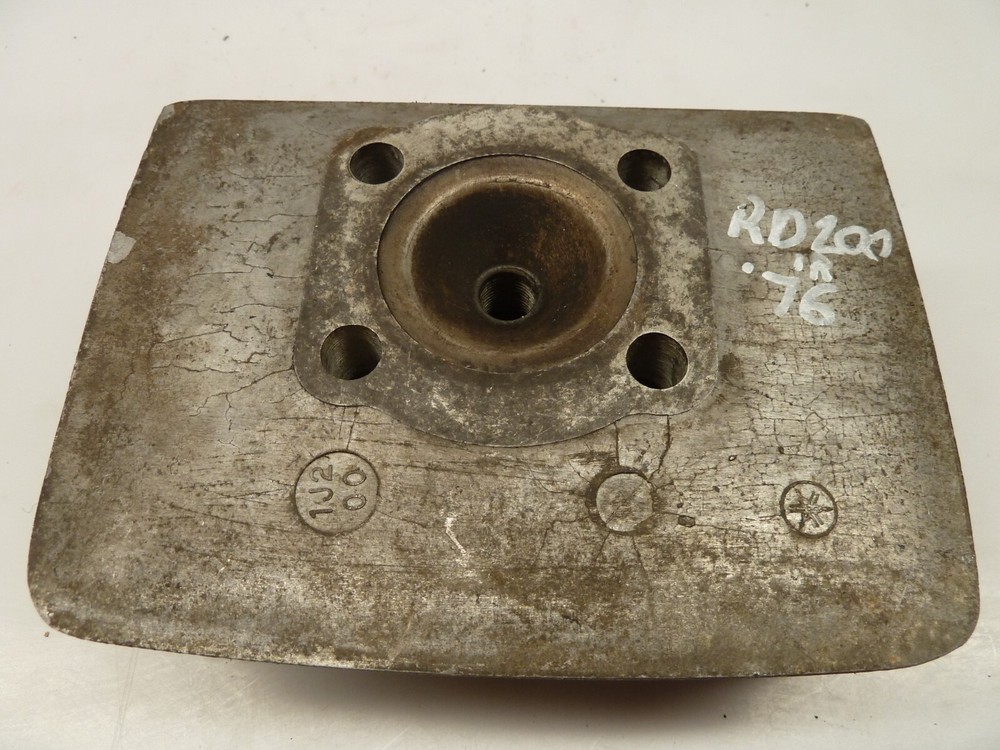 Yamaha RD200 Cylinder Head 1J2 1976