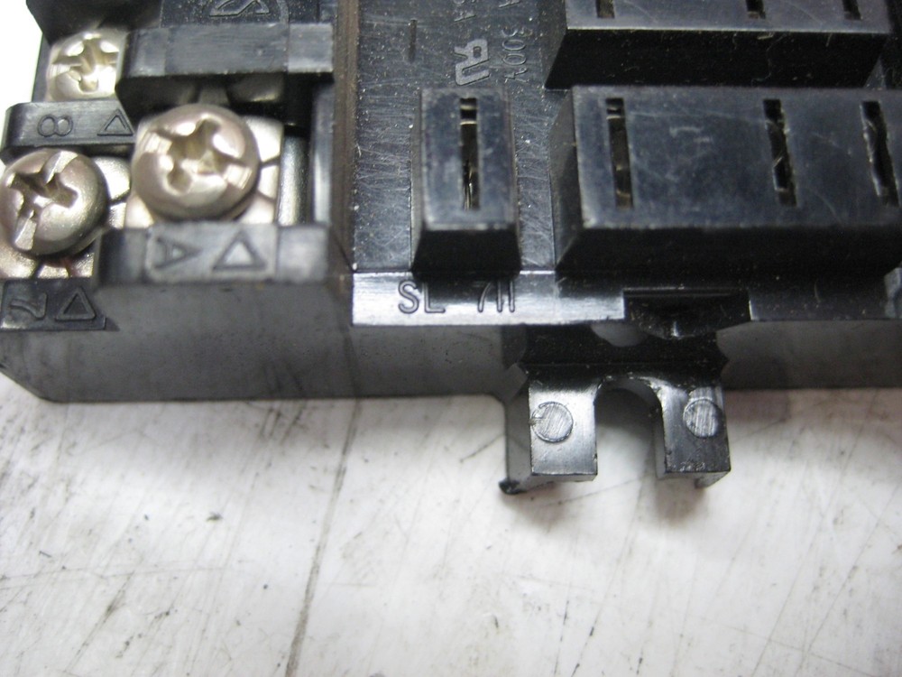 IDEC SL711 RELAY BASE NSNP