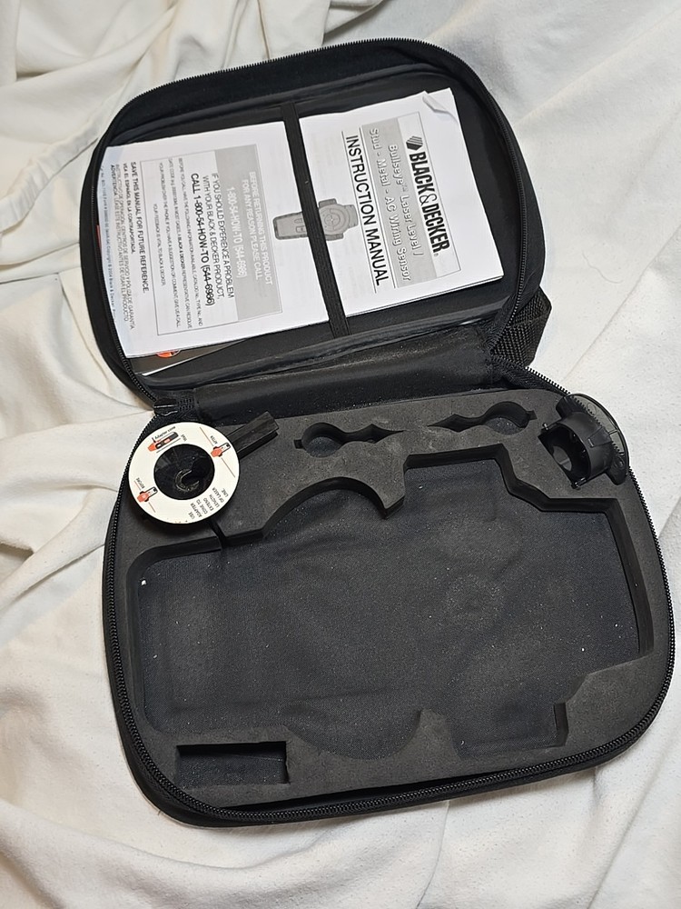 Black & Decker BDL100S Bullseye Laser Level Stud Finder w/Case