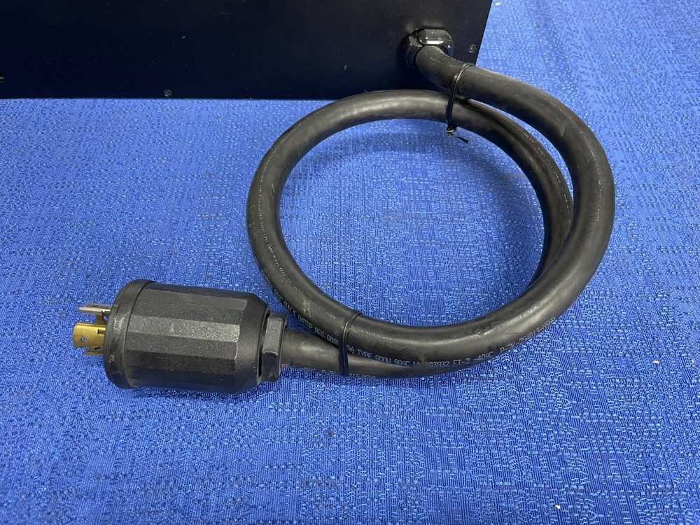 APC AP7610 Metered Power Distribution Unit - Excellent Condition