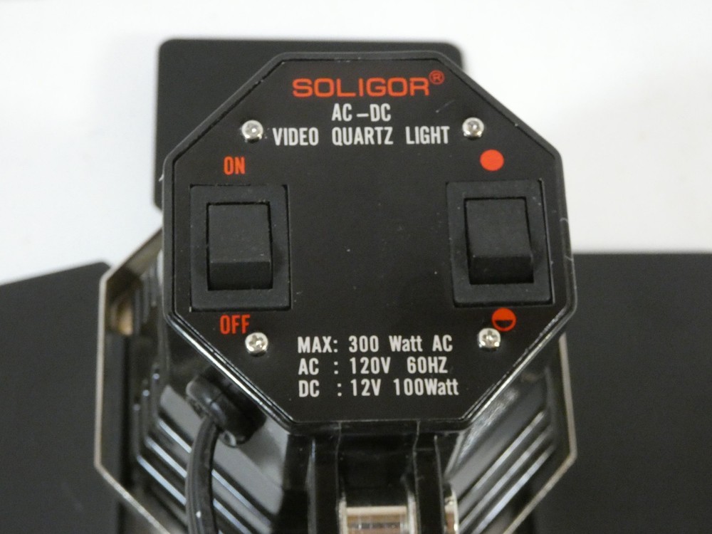 SOLIGOR AC-DC Video Quartz Light Universal Lamp Two Level Brightness Tested