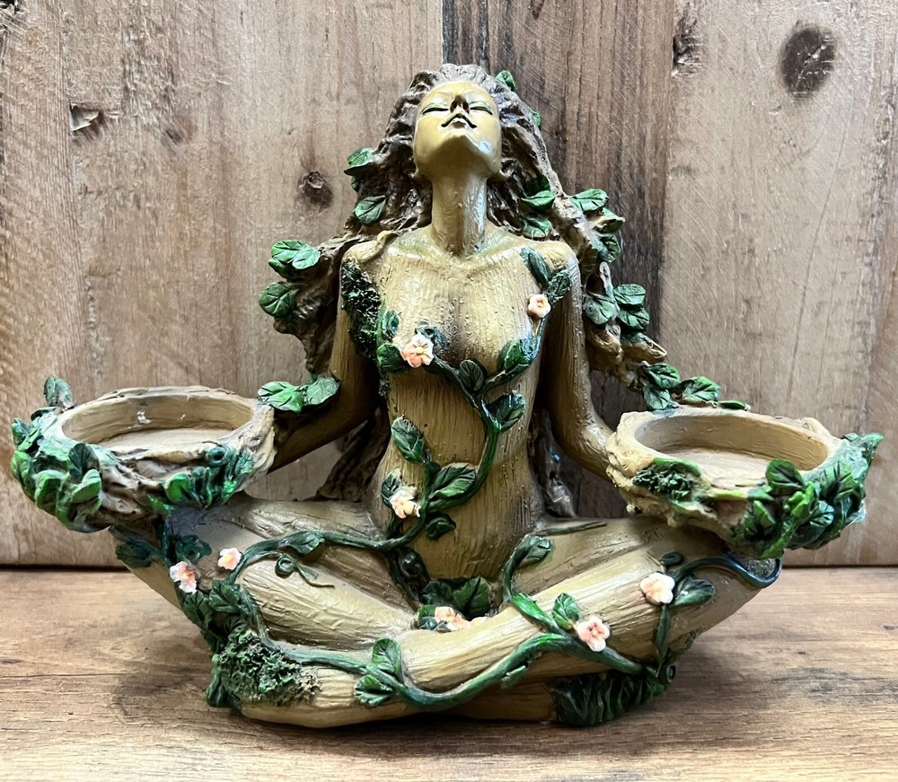 Gaia Resin Candle Holder 7" x 5"