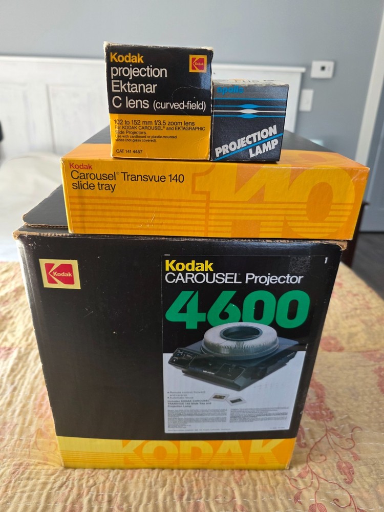 Kodak Carousel 4600 Slide Projector Bundle Tested w/ Lens, Tray Bulb Box Manual